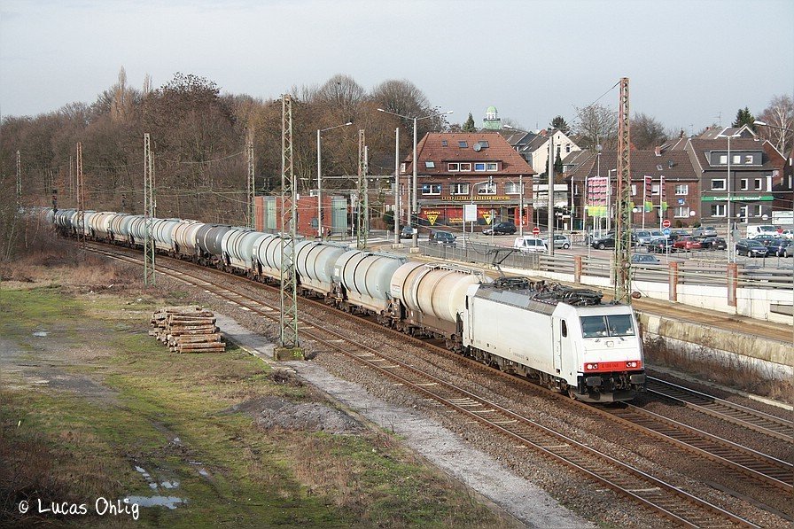 E 186 148 mit einem Kesselwagenzug in Oberhausen-Sterkrade