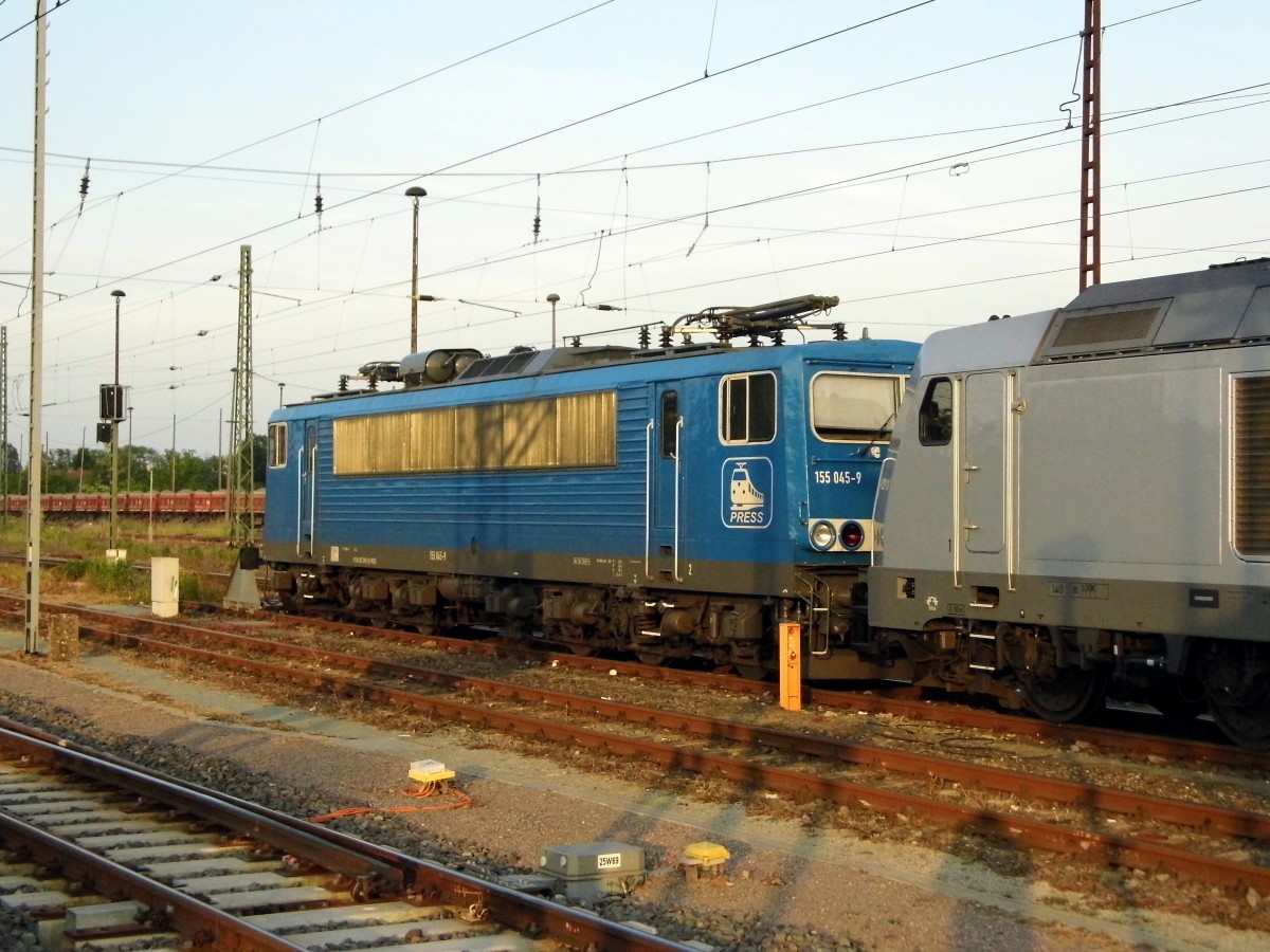 Am 01.06.2015 war die 155 045-9 von der Press in Stendal abgestellt .