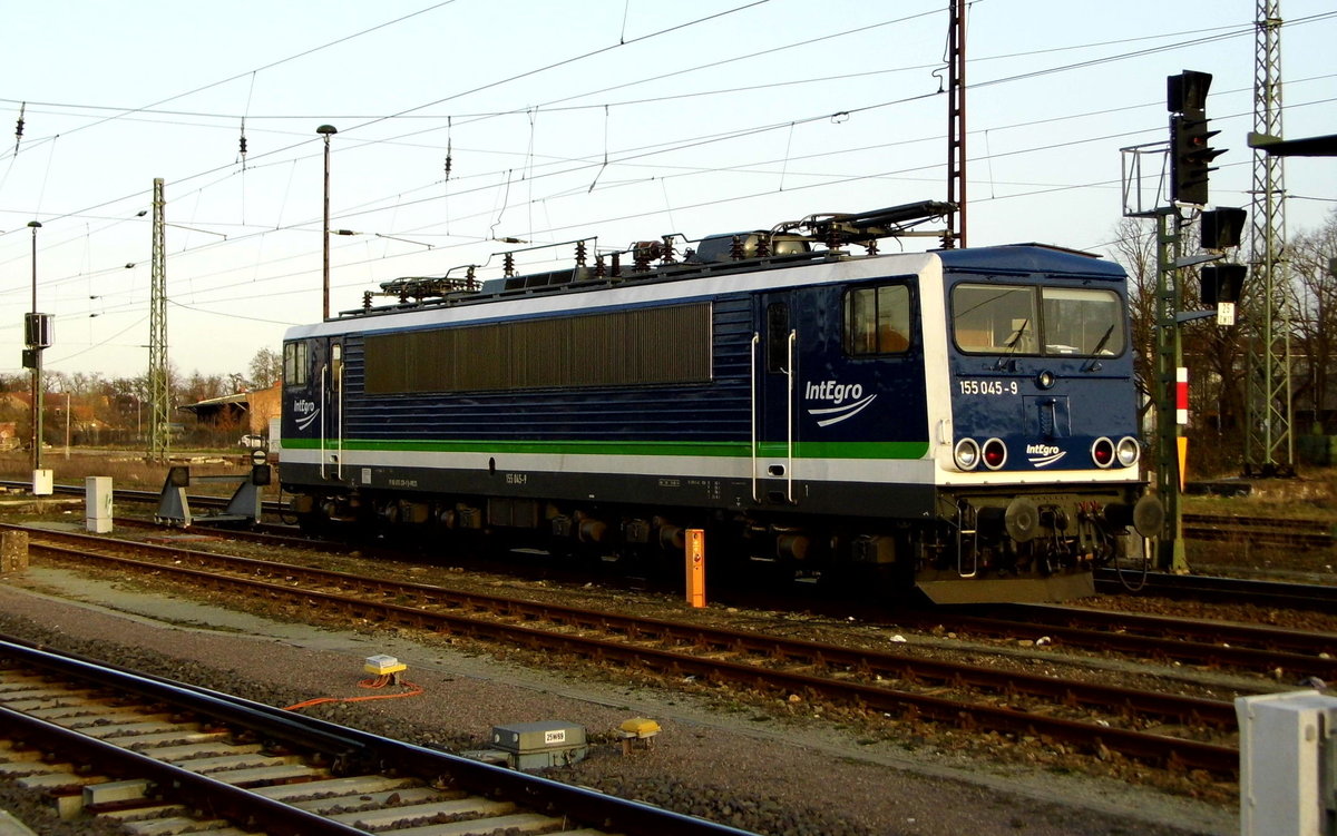 Am 02.04.2016 war die  155 045-9 von der IntEgro (Press) in Stendal abgestellt .