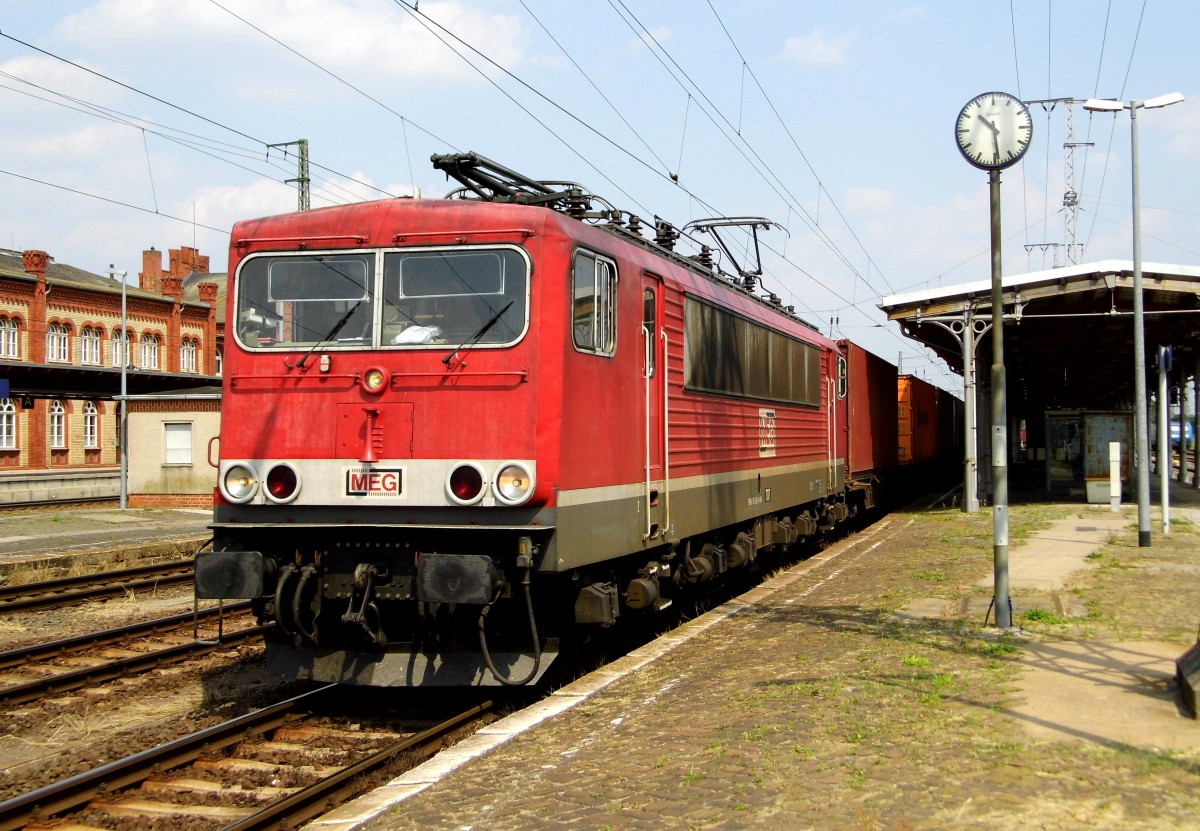 Am 04.07.2015 kam  155 230-6  von der MEG 707  aus Richtung Magdeburg nach Stendal und fuhr weiter nach Wittenberge .