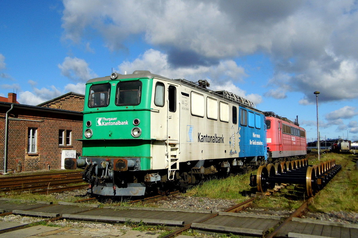 Am 08.10.2017 stand die DP 64 (142 199-9 ) im Historischen Lokschuppen Wittenberge .