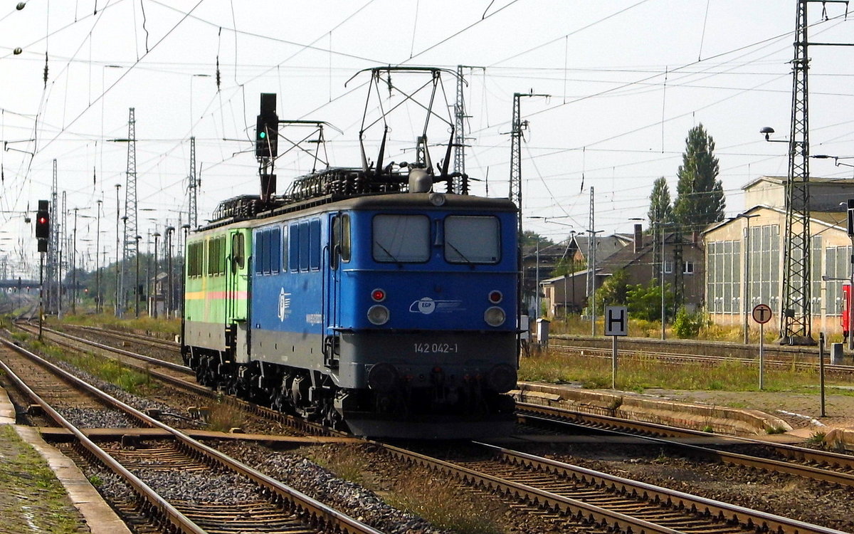 Am 09.09.2016 kamen die 142 133-8 und die 142 042-1 von der EGP aus Richtung Magdeburg nach Stendal und fuhr weiter in Richtung Wittenberge .