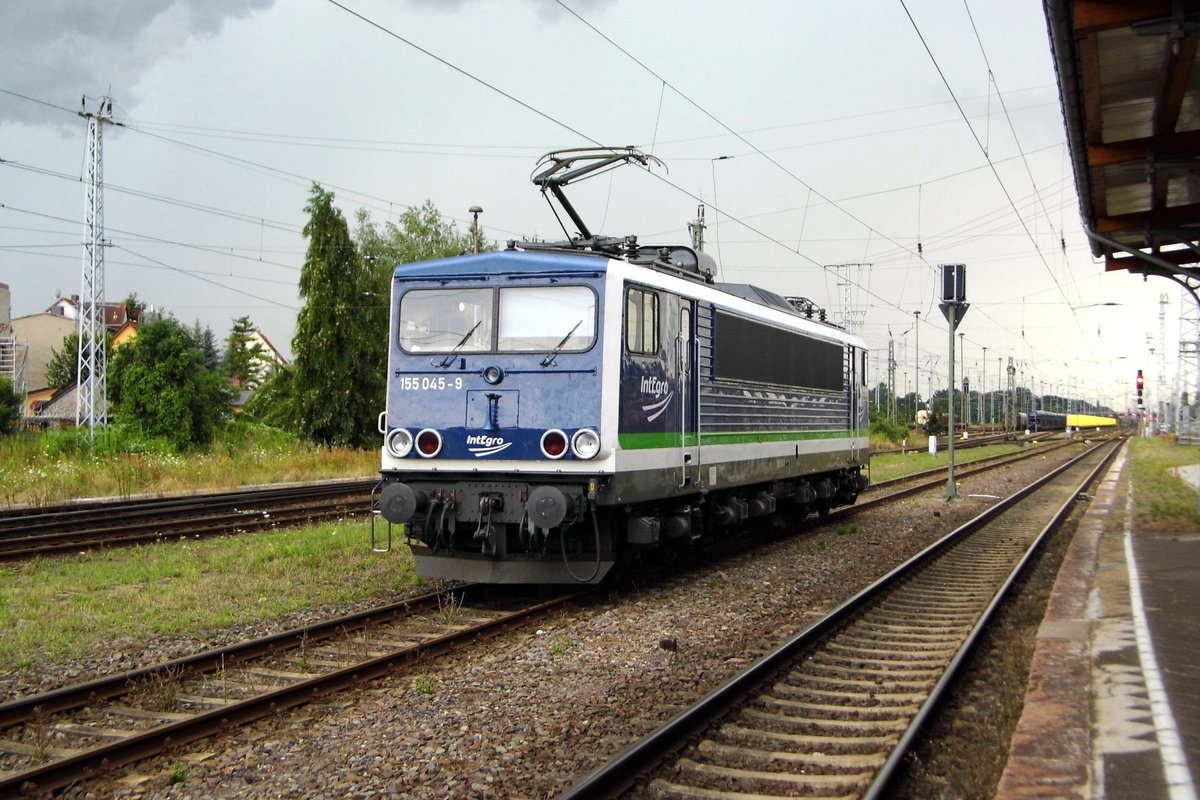 Am 13.07.2016 stand die  155 045-9 von der IntEgro (Press) in Stendal .