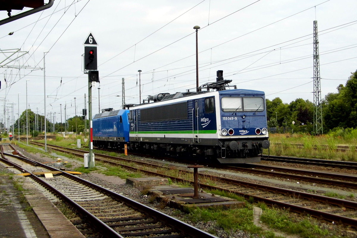 Am 16.07.2016 waren die 145 030-7 von der Press und die 155 045-9 von der IntEgro (Press) in Stendal abgestellt .
