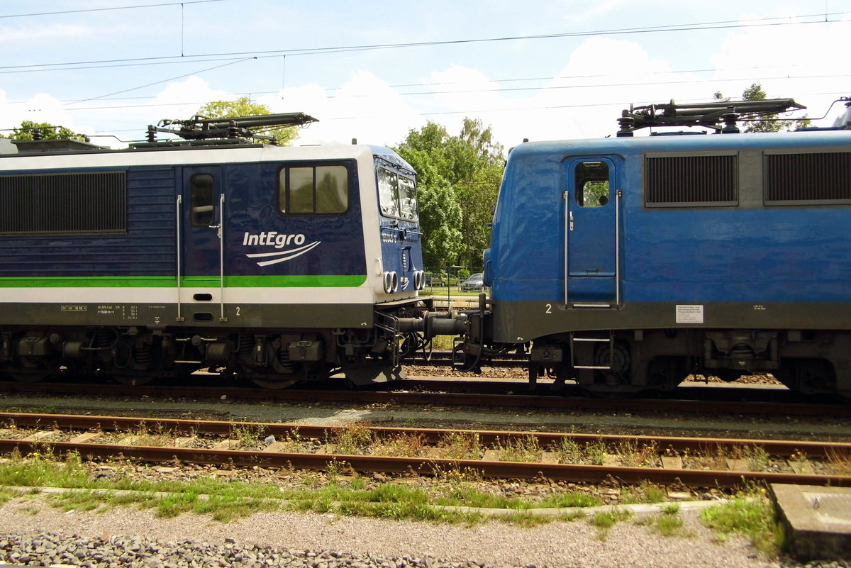 Am 17.07.2016     die 155 045-9 und die 140 008-6   in Stendal .