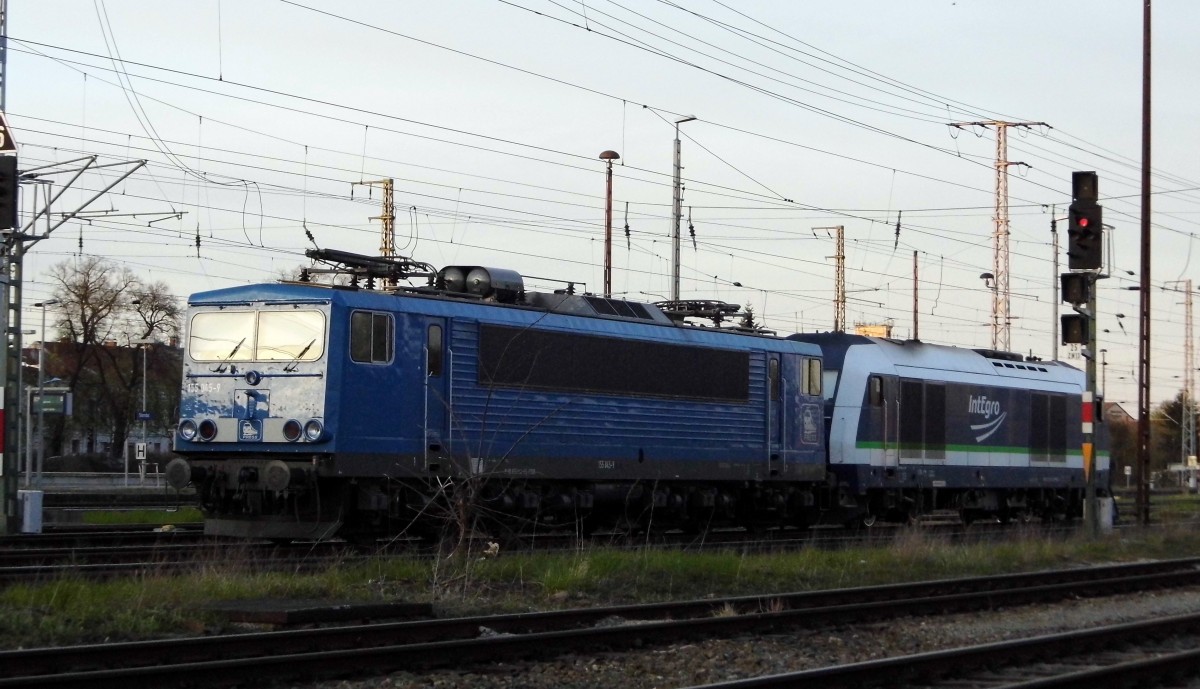 Am 20.04.2015 waren die 223 152-0 und die 155 045-9 von der Press in Stendal abgestellt . 