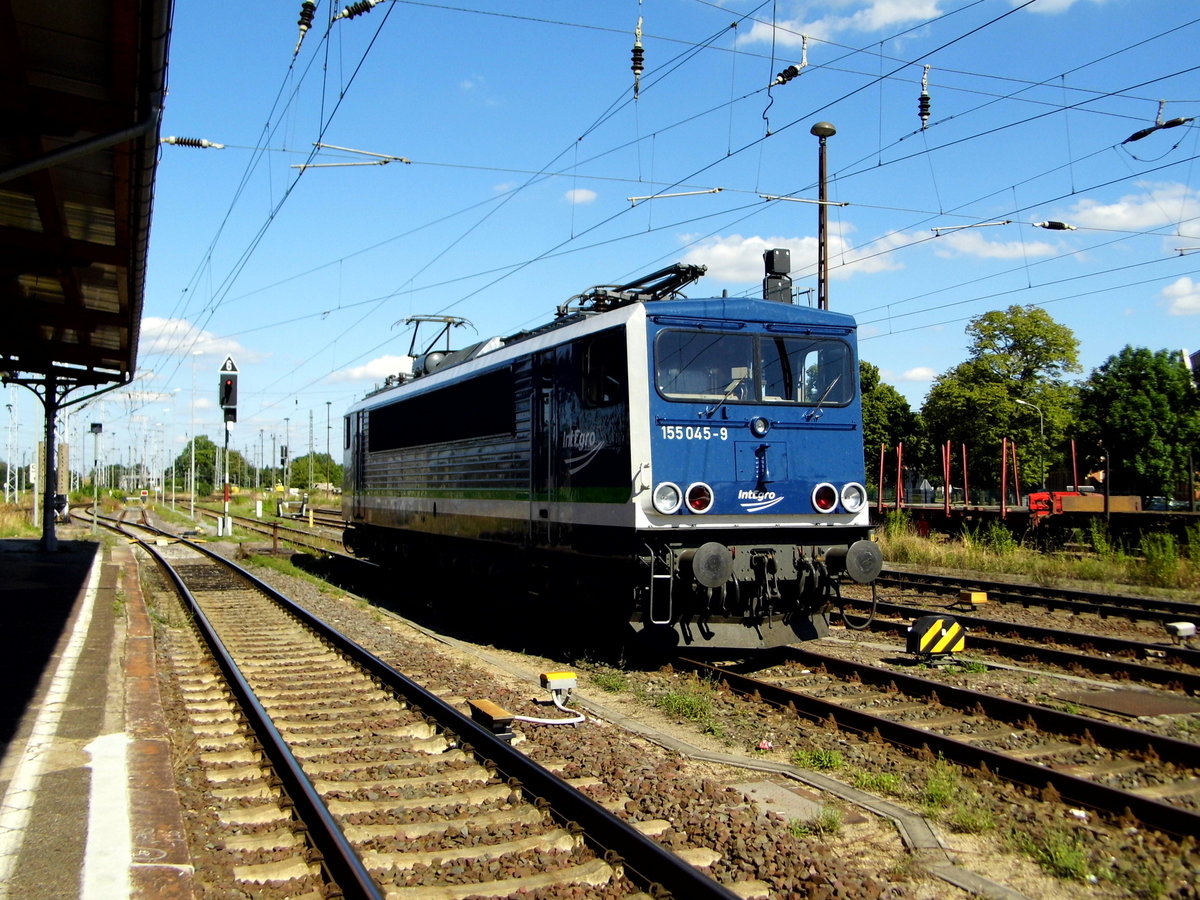 Am 20.07.2016 stand die  155 045-9 von der IntEgro (Press)   in Stendal .