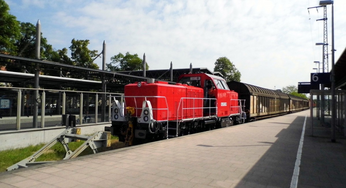 Am 22.05.2015 standen die 1002 004-2 von ALS und die 277003-0 von der BEBRA und die 275 003-2 und die 275004-0 und die 275002-4 von der MRCE dispolok in Stendal .