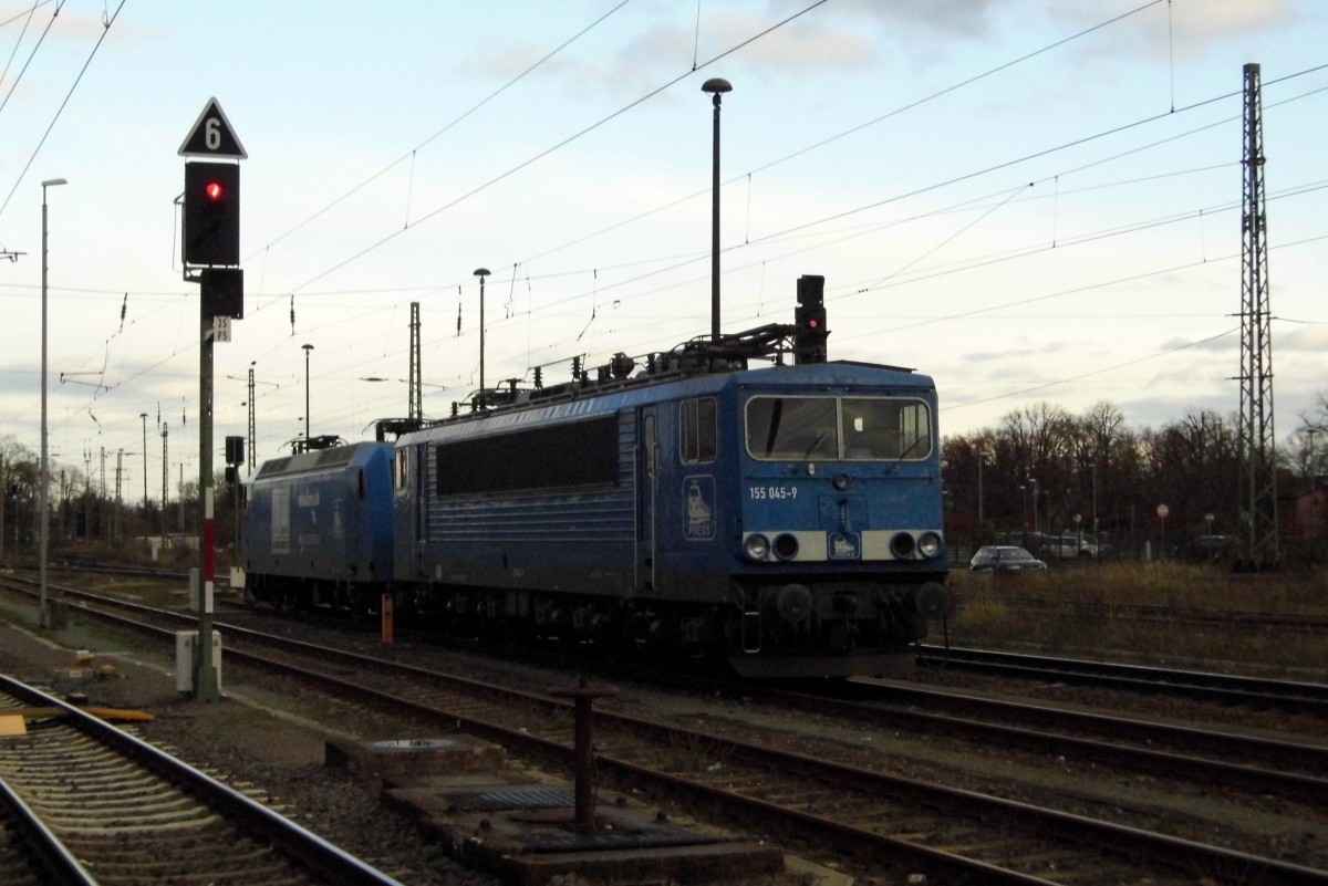 Am 22.11.2015 waren die 145 030-7 und die 155 045-9 von der Press Stendal abgestellt .