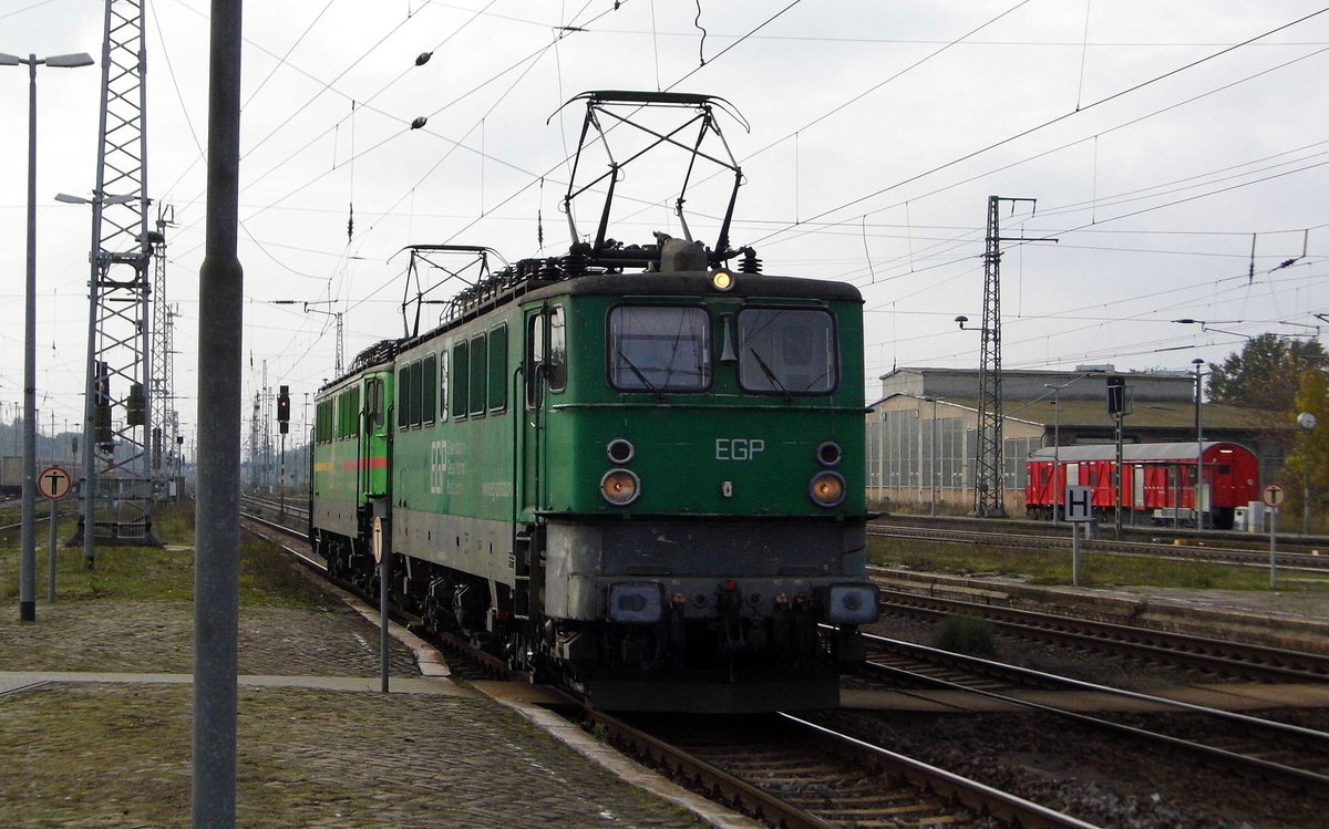Am 23.10.2016 kamen die 142 103-1 und die 142 150-2 von der EGP aus Richtung Wittenberge nach Stendal und fuhren weiter in Richtung Magdeburg .
