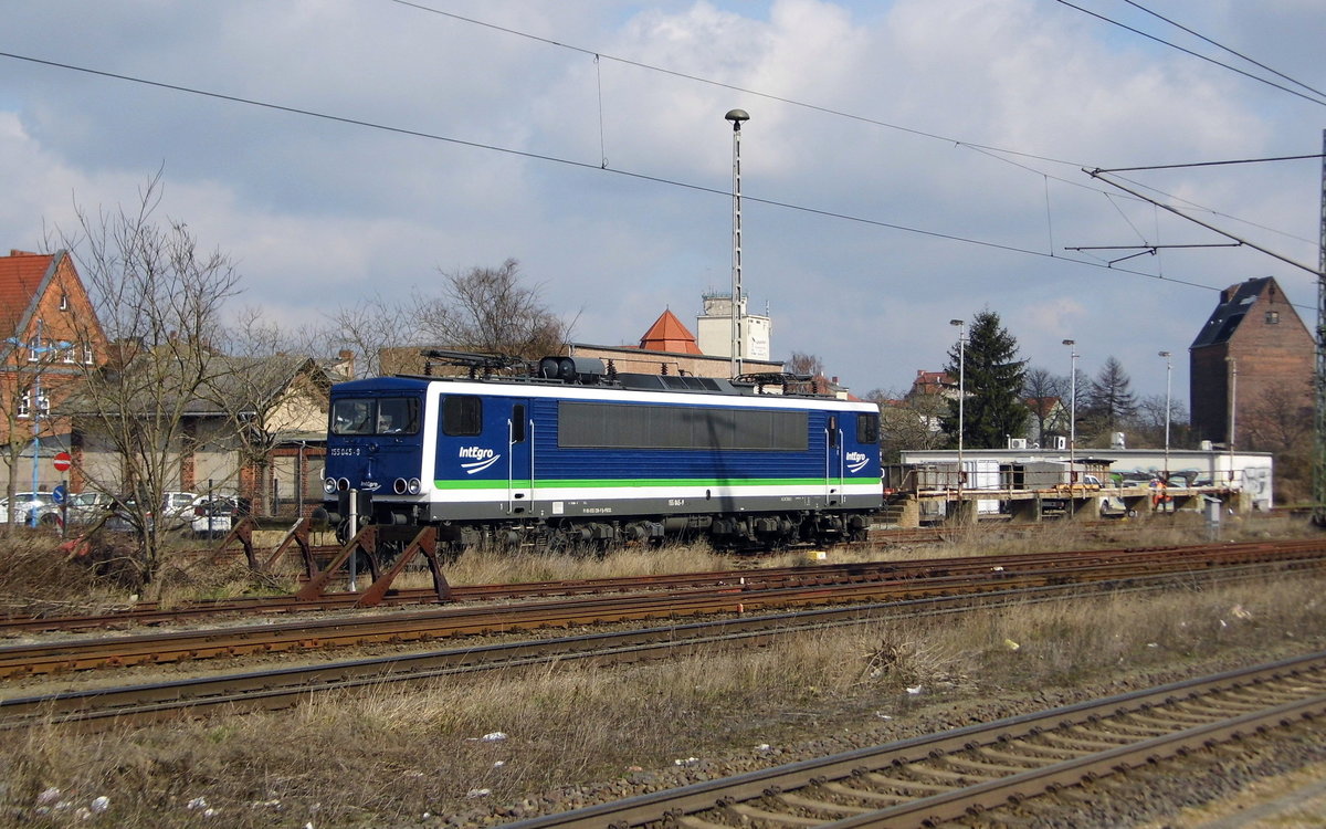 Am 24.03.2016  die 155 045-9 von der IntEgro (Press) in Stendal abgestellt .