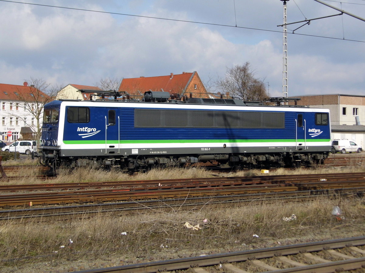 Am 24.03.2016 war die 155 045-9 von der IntEgro (Press) in Stendal abgestellt .