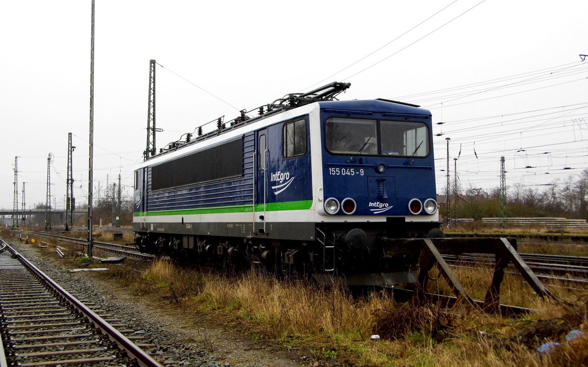 Am 25.03.2016 die 155 045-9 von der IntEgro (Press) in Stendal   .