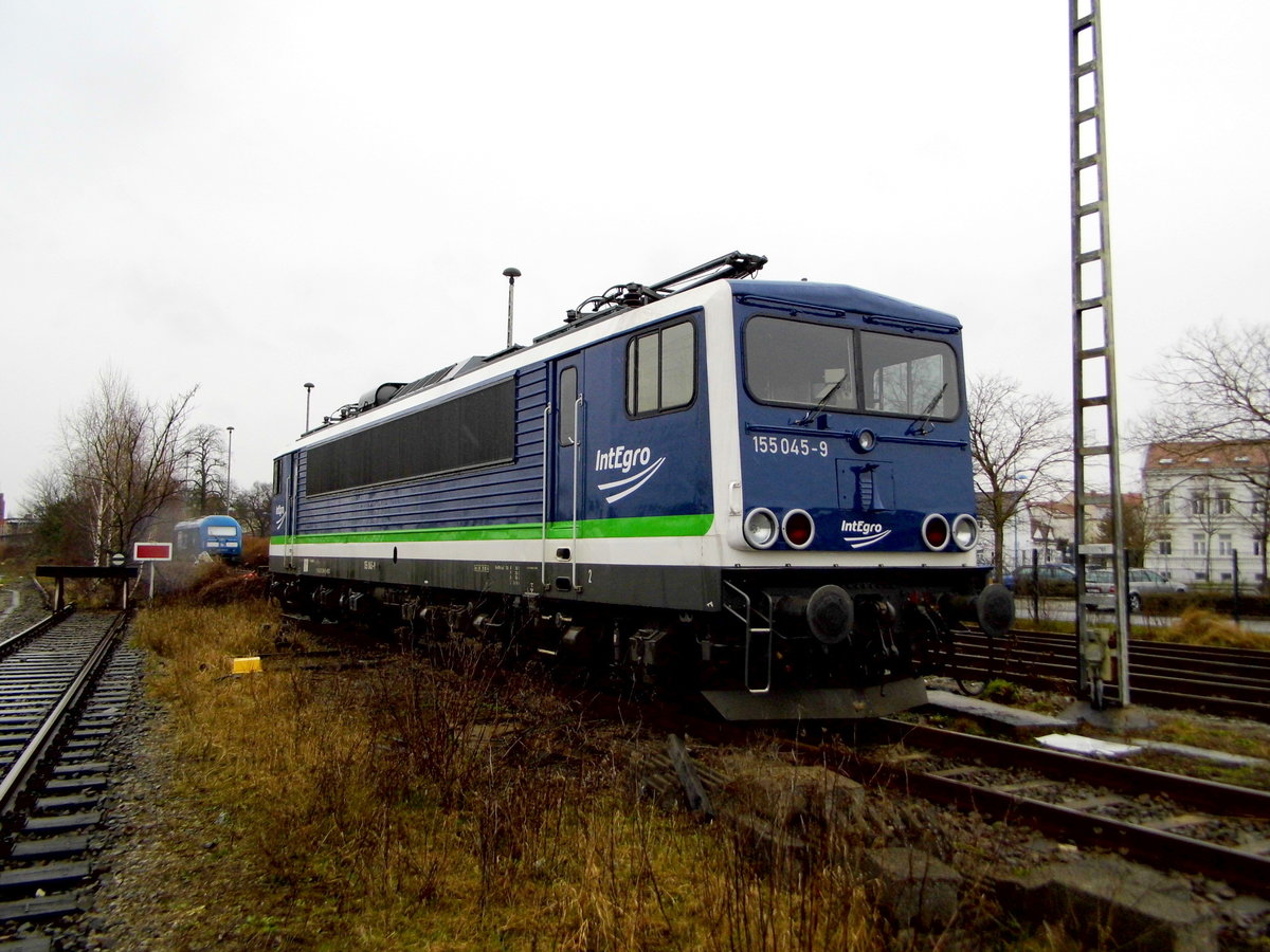 Am 25.03.2016 die 155 045-9 von der IntEgro (Press) in Stendal   .