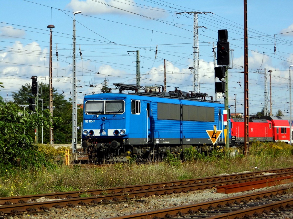 Am 25.09.2015 war die 155 045-9 von der Press in Stendal abgestellt .