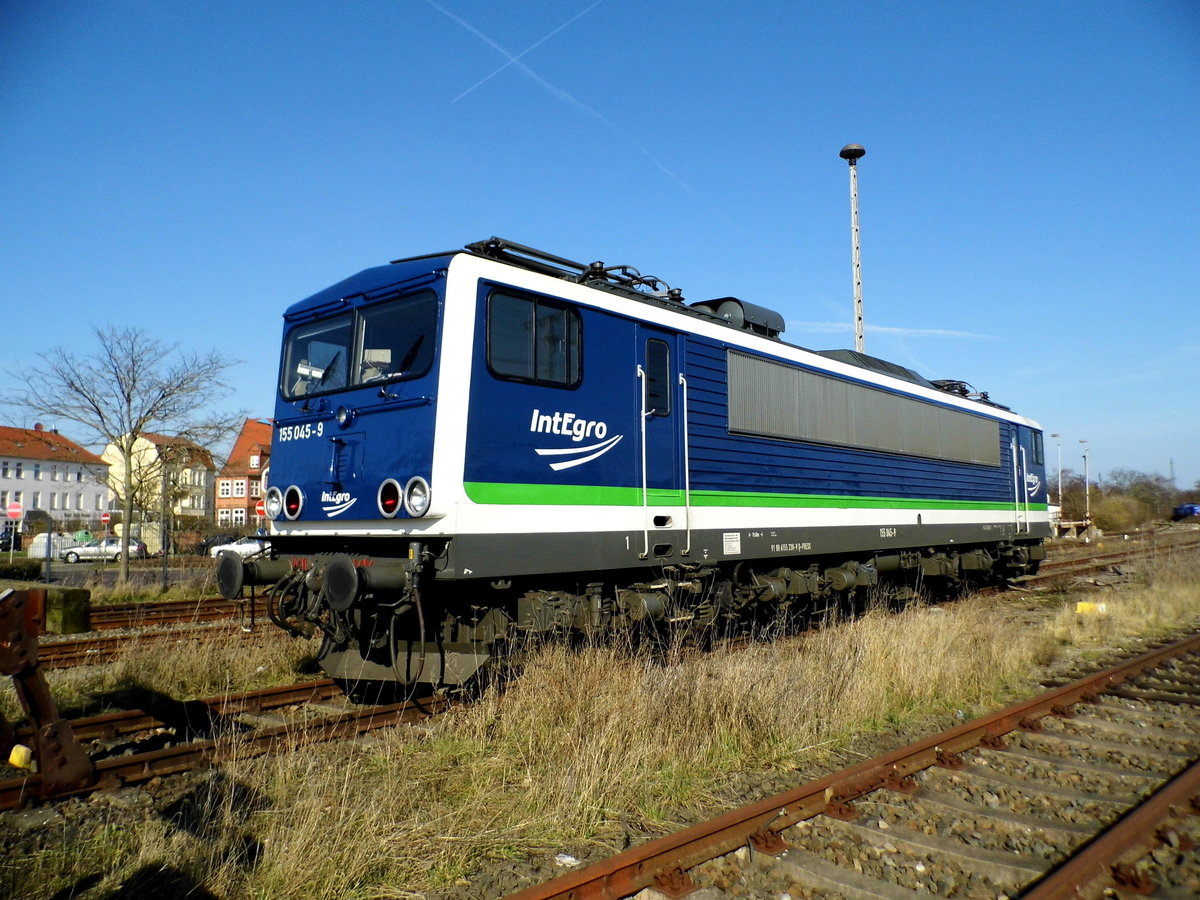 Am 26.03.2016 war die 155 045-9 von der IntEgro (Press) in Stendal abgestellt .