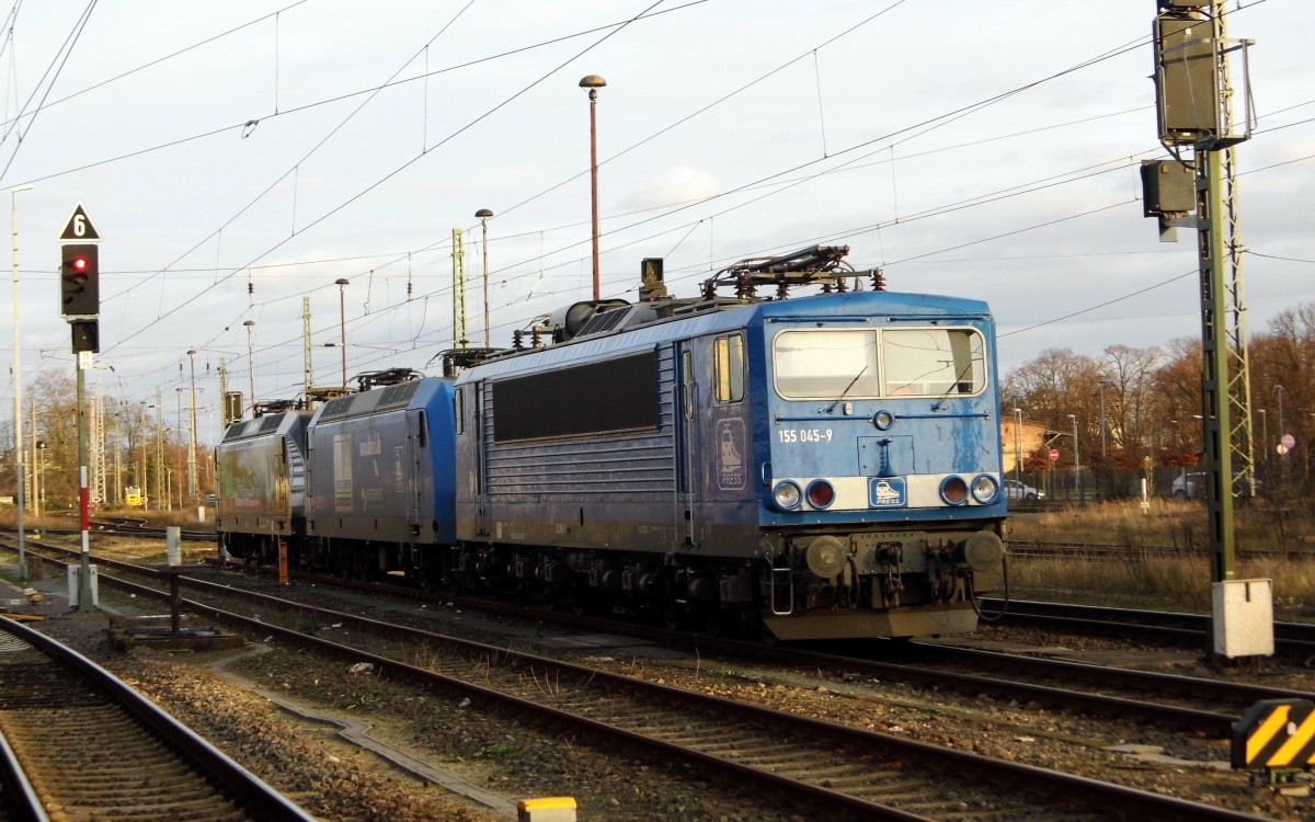 Am 26.12.2015 waren die 155 045-9 und die 145 030-7 und die 145 023-6 von der Press Stendal abgestellt .