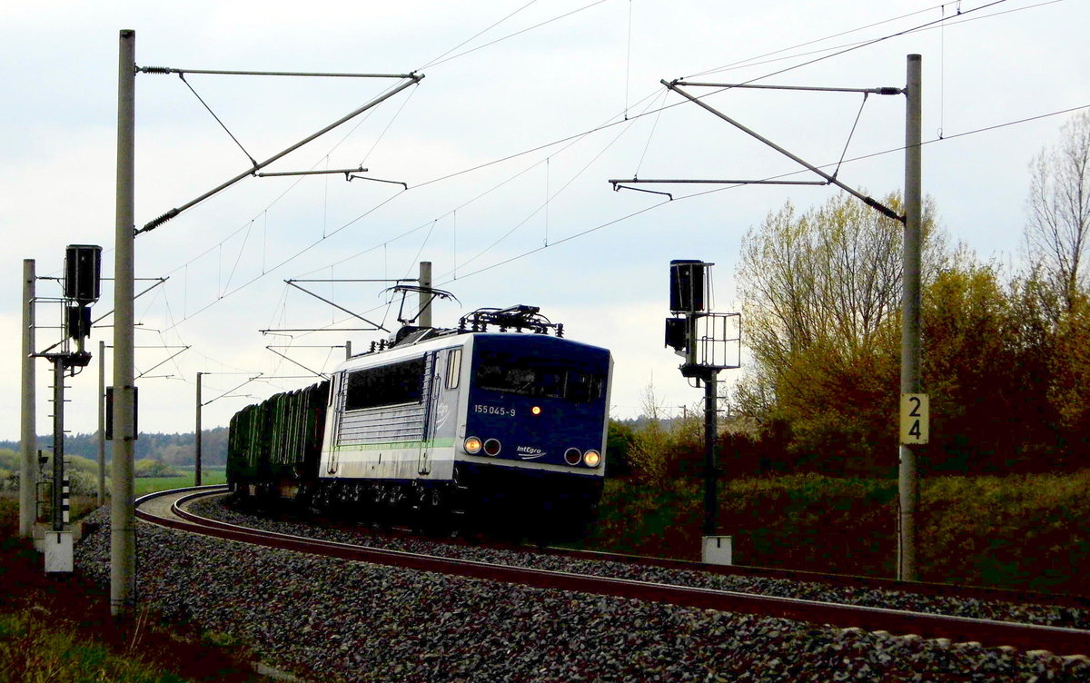 Am 28.04.2016 kam die 155 045-9 von der IntEgro (Press) aus Richtung Borstel und fuhr weiter in Richtung Stendal .