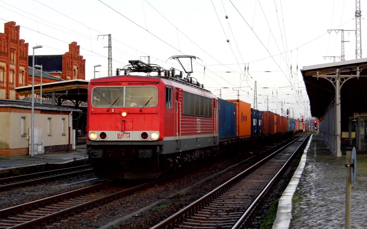 Am 28.11.2015 kam MEG 701 (155 124) aus Richtung Magdeburg nach Stendal und fuhr weiter nach Wittenberge. 
